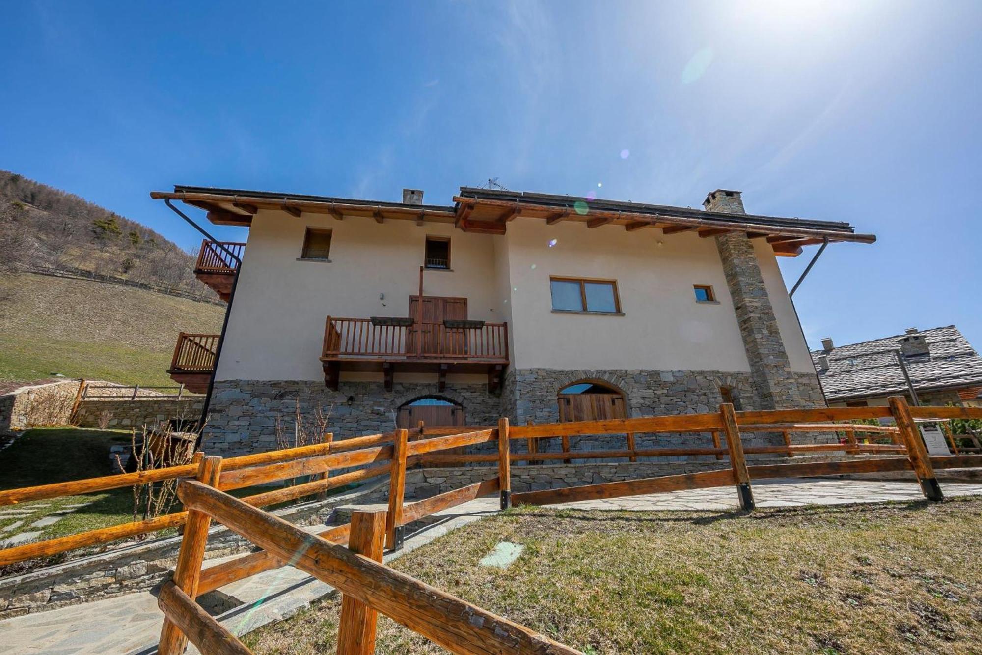 Rebecca'S House Few Steps From Skiing - Happy Rentals Bardonecchia Esterno foto