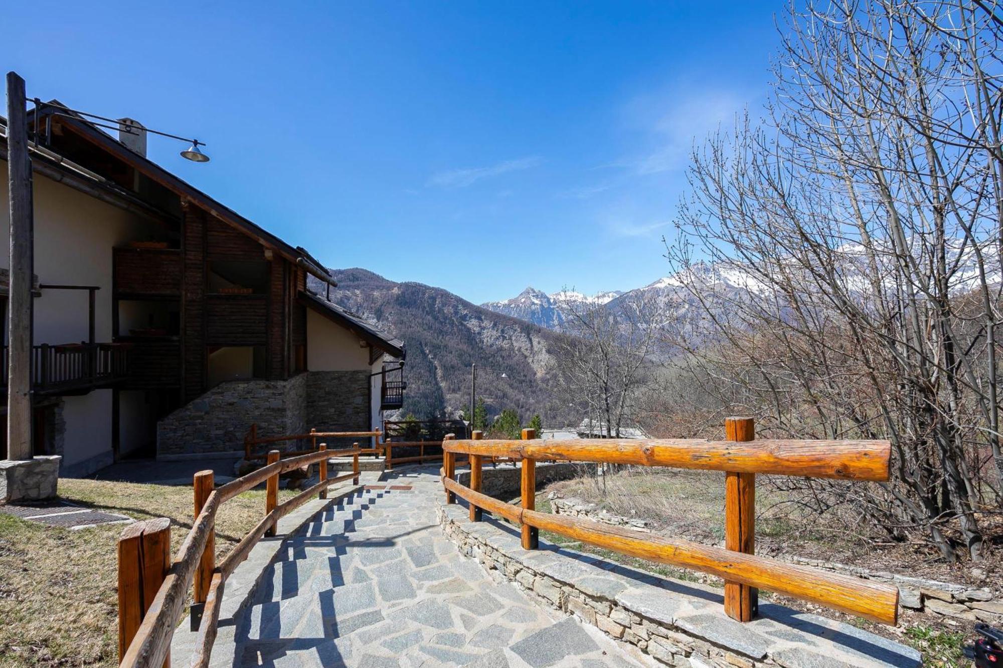 Rebecca'S House Few Steps From Skiing - Happy Rentals Bardonecchia Esterno foto