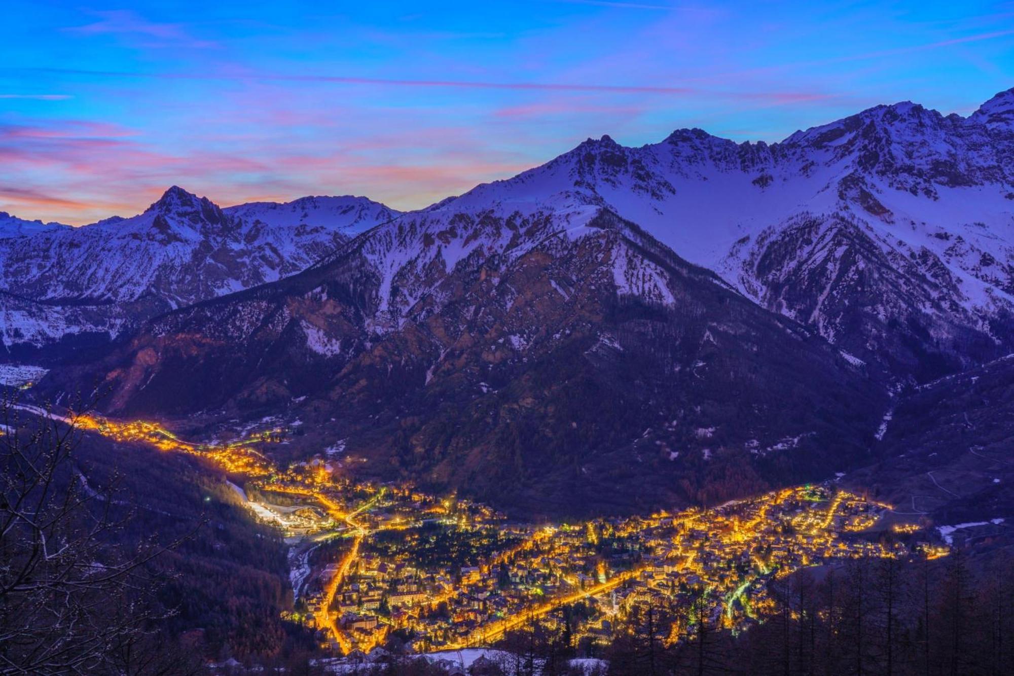 Rebecca'S House Few Steps From Skiing - Happy Rentals Bardonecchia Esterno foto